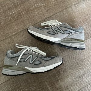 New Balance Classic Women’s 990 Sneakers (size 6)
